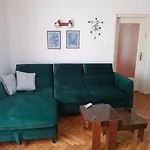 Cornelia Apartment