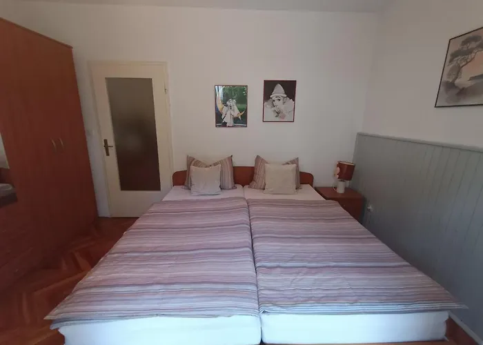 Cornelia Apartment