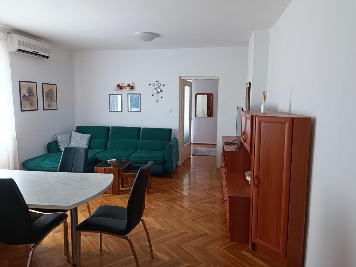 Cornelia Apartment